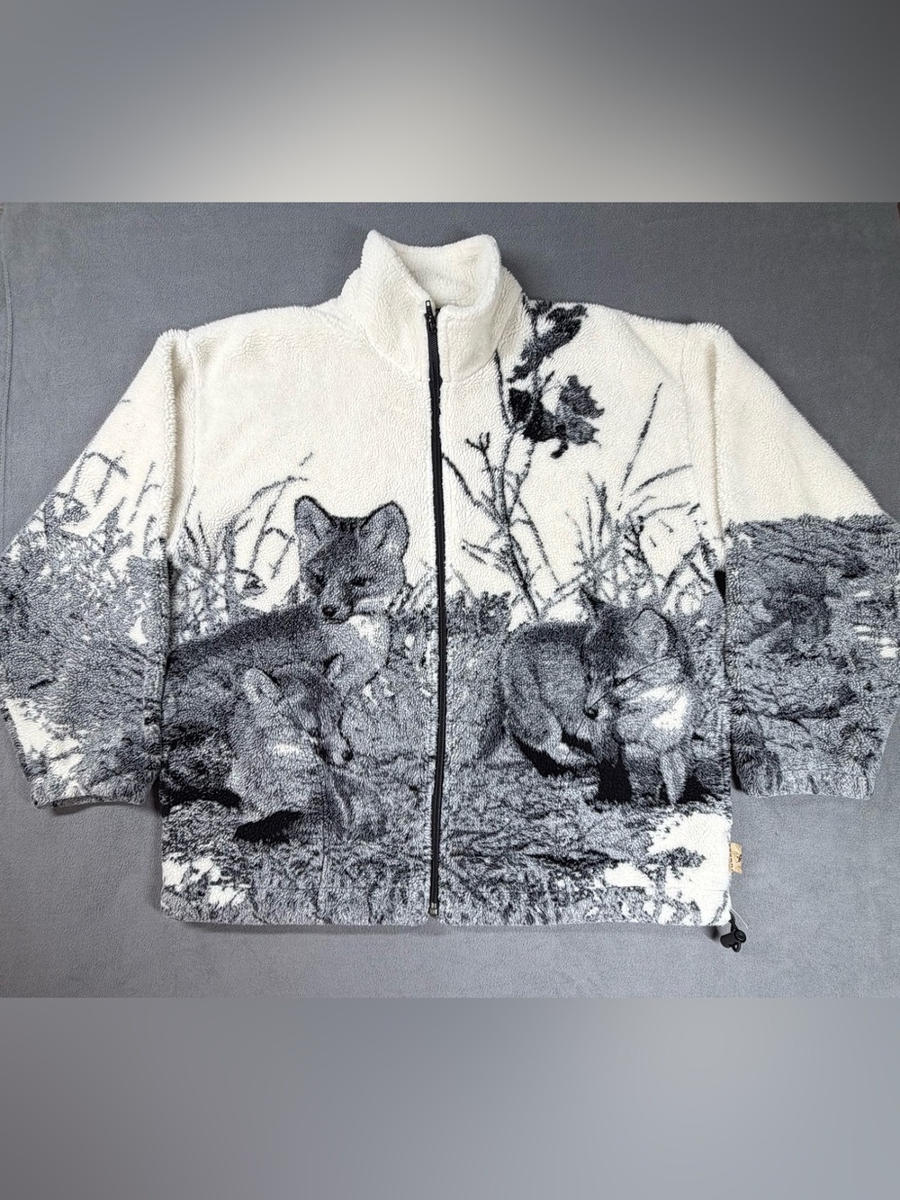 Vintage Tundra Sport Canada White & Black Fox Scene Full Zip Jacket